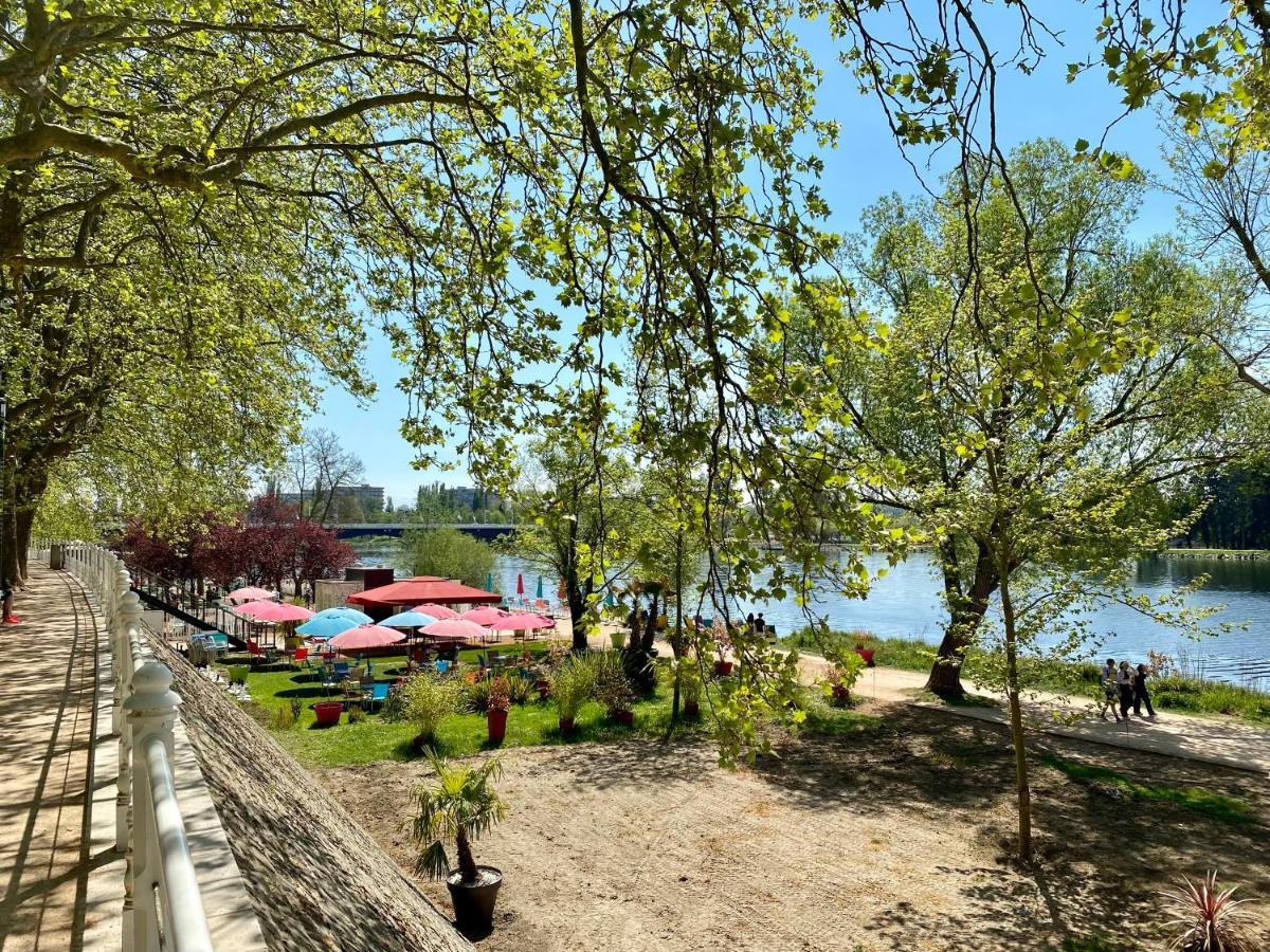 Charmant F1 Avec Terrasse Et Vue Sur Jardin Arbore - Fraicheur Naturelle Du Rez De Jardin - Parking Bellerive-sur-Allier Eksteriør billede